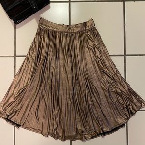 Valija. Bronze skirt. Small.